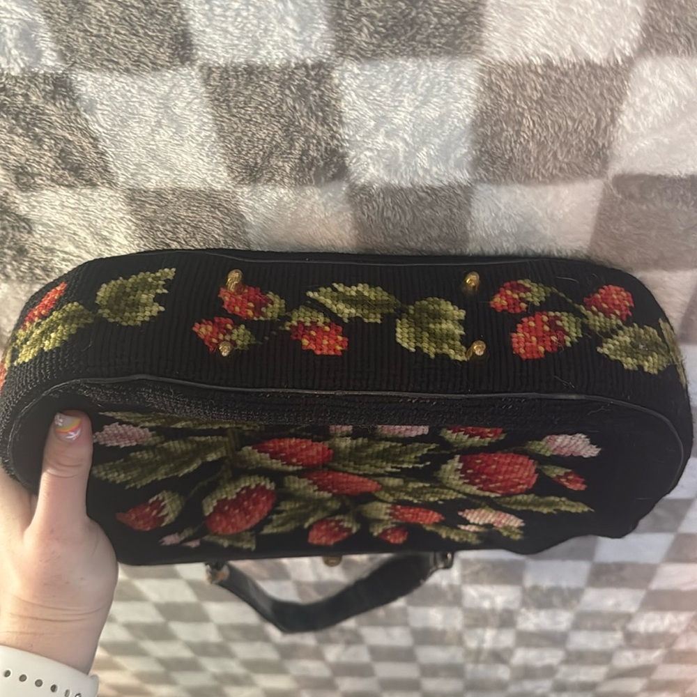 Koro Creation Vintage NeedlePoint Tapestry Women’s Strawberry Handbag - Picture 9 of 16